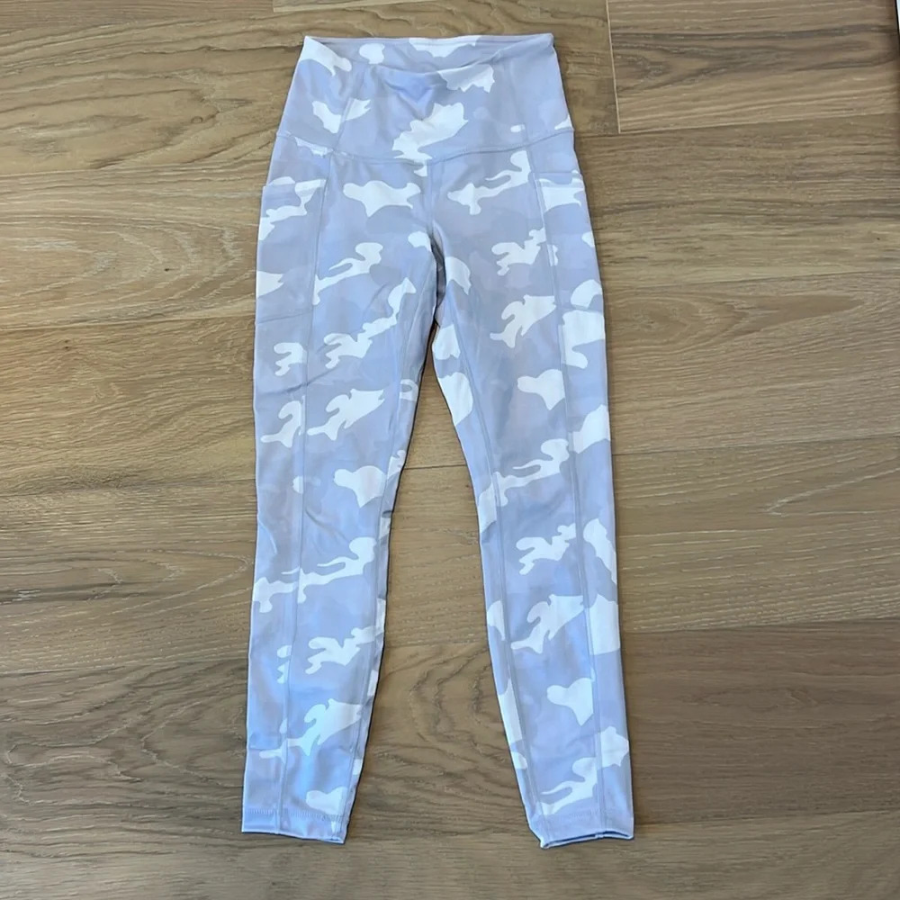Women’s White Gray Camo Pocket Leggings Pickleball Yoga Pilates Size XS workout